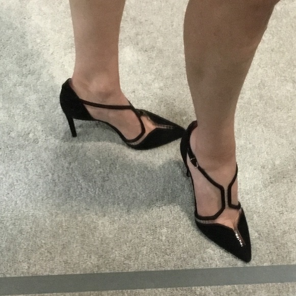 Giorgio Armani black suede heels. - Picture 4 of 16